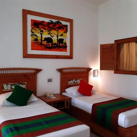 The Oasis Beach Resort Hambantota Buitenkant foto